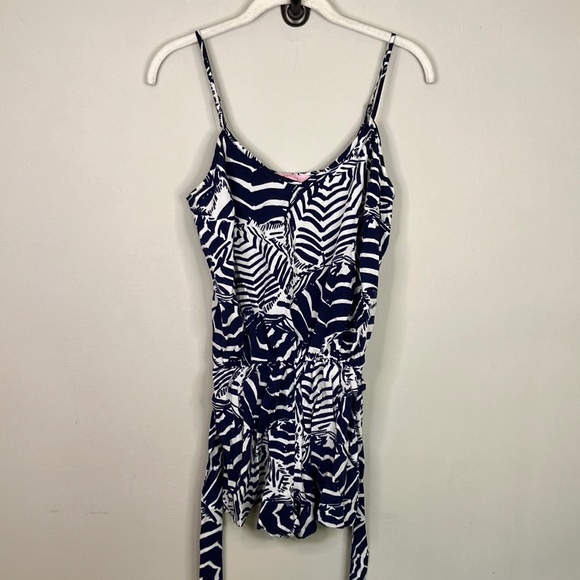 Lilly Pulitzer umbrella print romper with tie belt - Picture 2 of 10